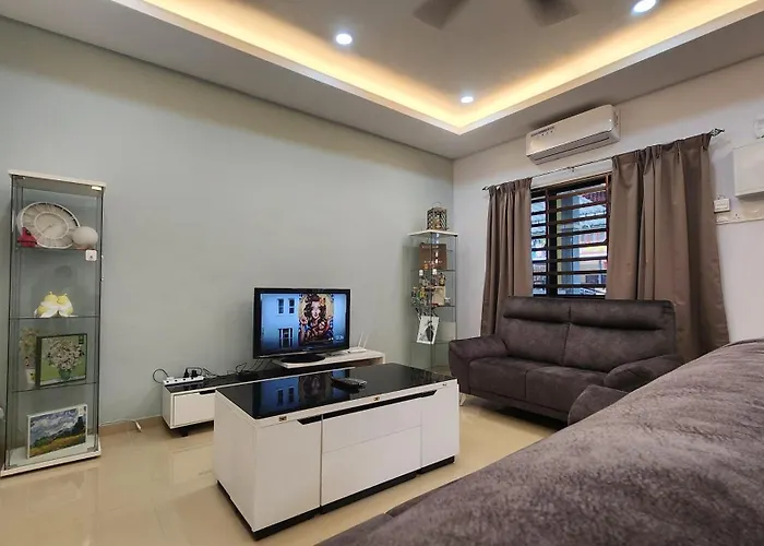 Ay Homestay Midtown Falim
